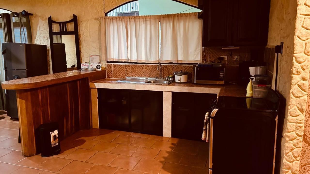 Casa Encantada Offers You Two-Bedroom House, 1 Tiny Apartment & 3 Double Rooms Мануель-Антоніо Екстер'єр фото