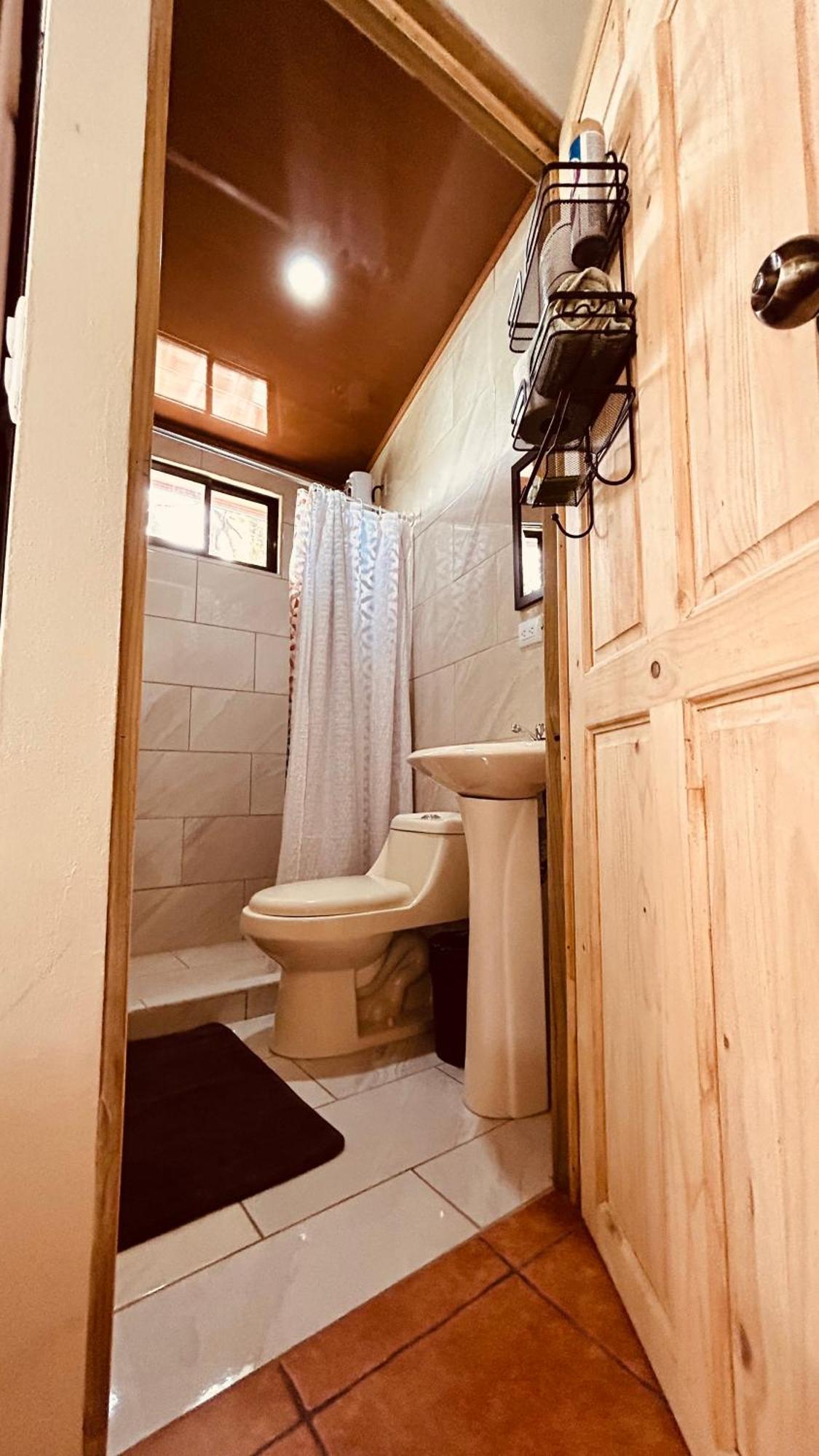 Casa Encantada Offers You Two-Bedroom House, 1 Tiny Apartment & 3 Double Rooms Мануель-Антоніо Екстер'єр фото