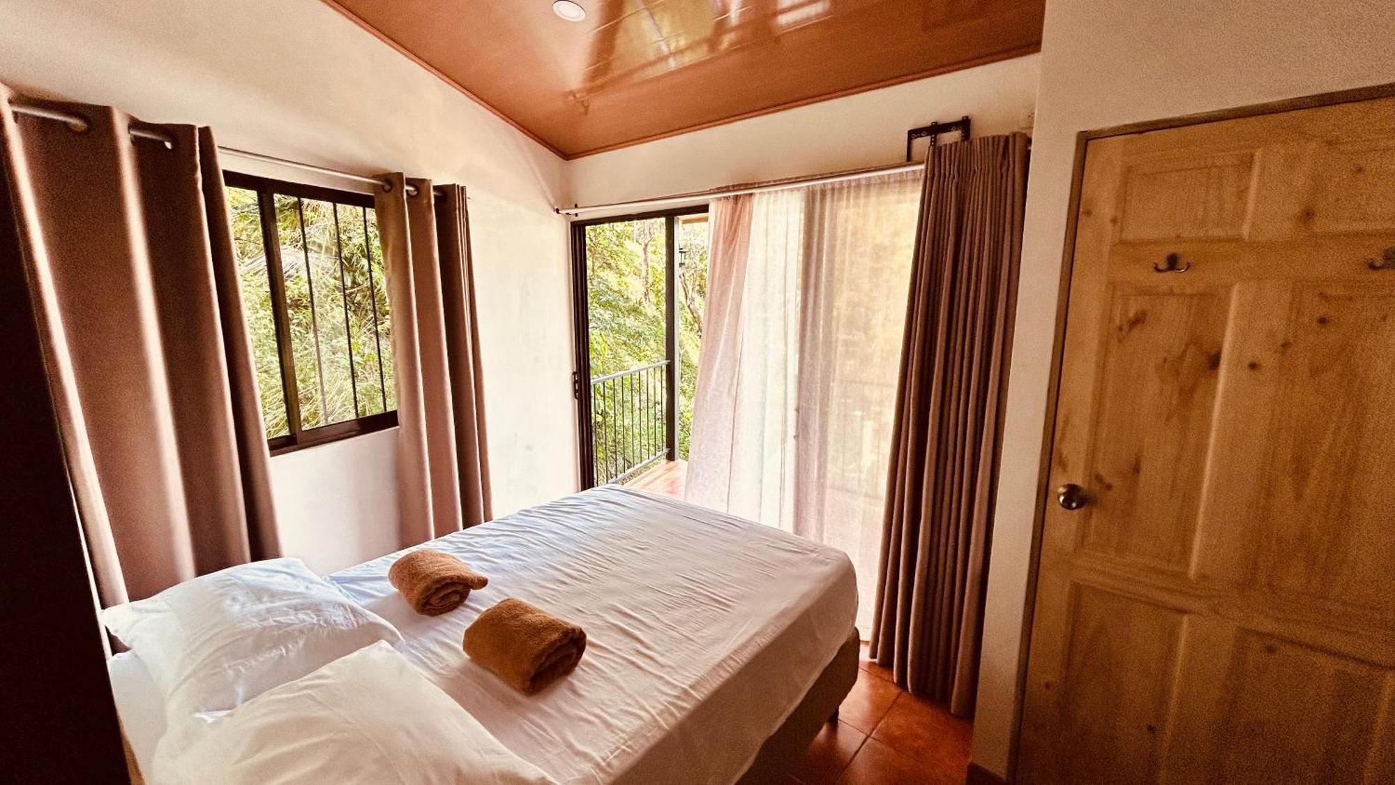 Casa Encantada Offers You Two-Bedroom House, 1 Tiny Apartment & 3 Double Rooms Мануель-Антоніо Екстер'єр фото
