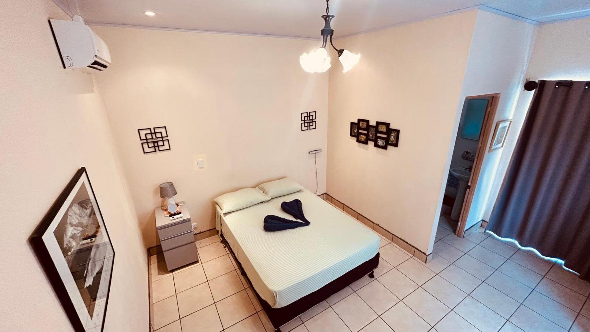 Casa Encantada Offers You Two-Bedroom House, 1 Tiny Apartment & 3 Double Rooms Мануель-Антоніо Екстер'єр фото