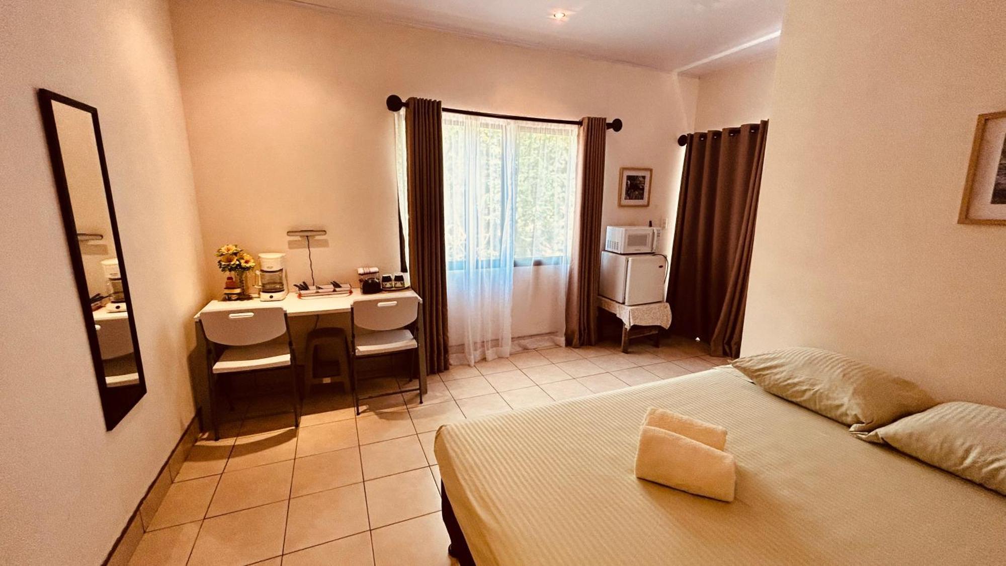 Casa Encantada Offers You Two-Bedroom House, 1 Tiny Apartment & 3 Double Rooms Мануель-Антоніо Екстер'єр фото